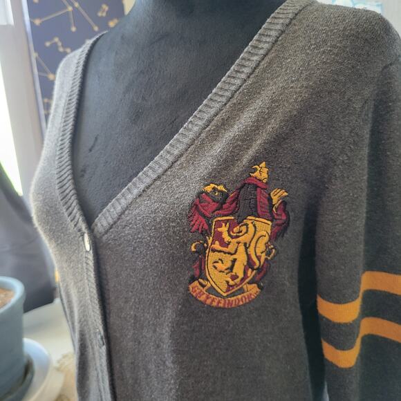 Harry Potter Gryffindor Sweater – Hot Topic Size L - Picture 2 of 9